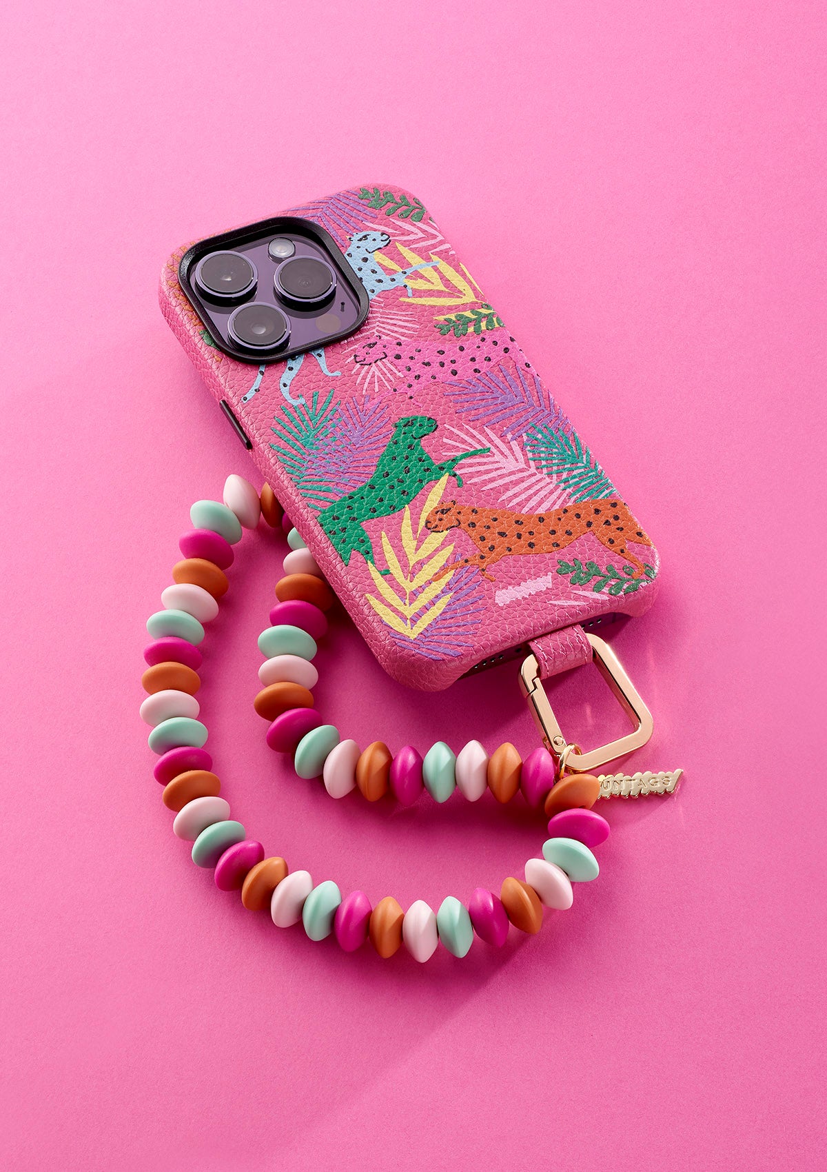 Cover rosa Untags per iPhone 14 Pro Max della collezione Urban Safari, con Phone Strap colorato