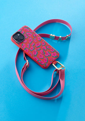 Cover rossa Untags per iPhone 14 e iPhone 13 della collezione Urban Safari, con Phone Necklace personalizzabile rosa
