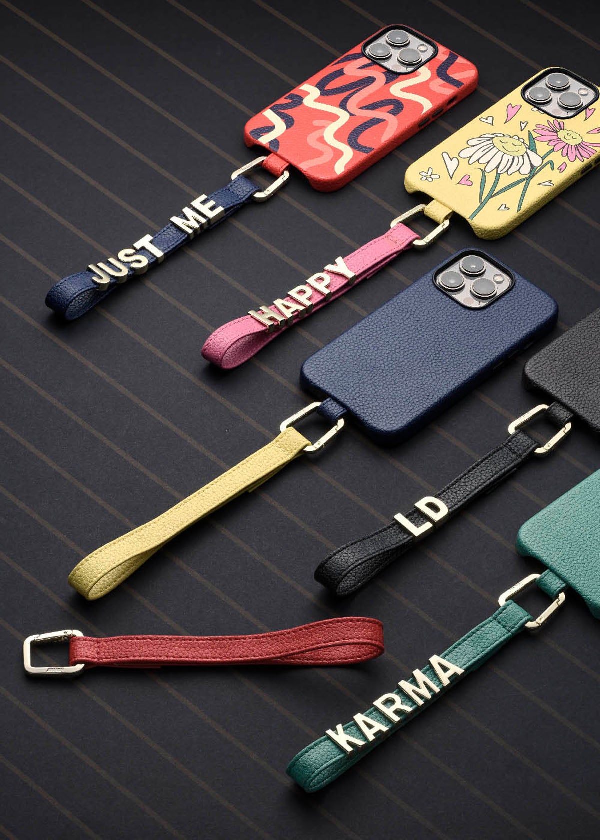 Phone strap personalizzabili UNTAGS con lettere in metallo