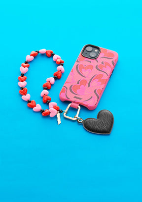 Cover UNTAGS rosa per iPhone 13 con Phone Strap Love e Phone Charm cuore