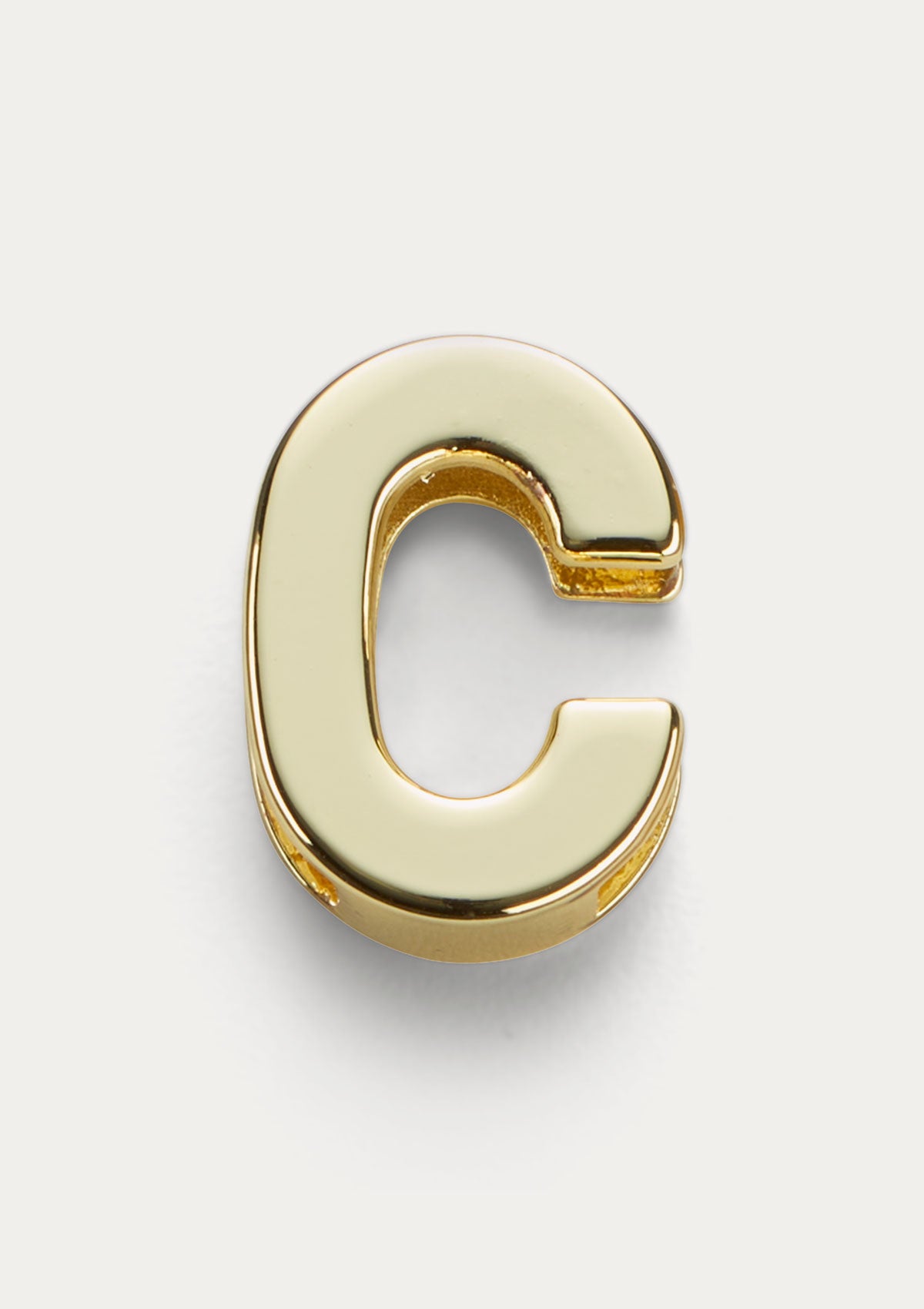 Vista frontale del Charm Untags Lettera C, in metallo dorato, per Phone Strap Personalizzabile