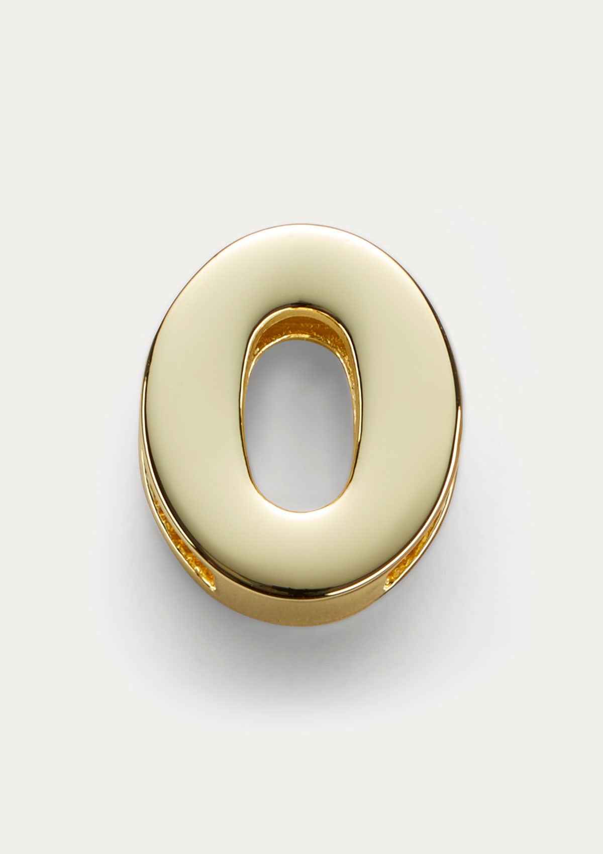 Vista frontale del Charm Untags Lettera O, in metallo dorato, per Phone Strap Personalizzabile