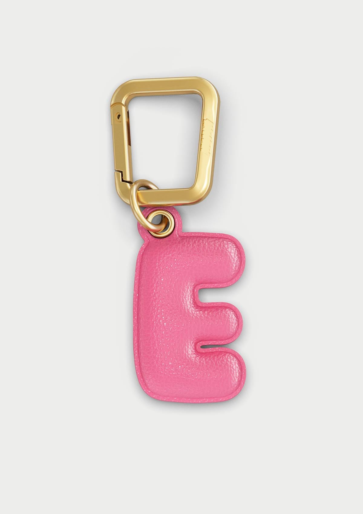 Charm Untags per iPhone a forma di lettera E, effetto pelle in colore rosa, con moschettone per attaccare l’accessorio alla cover