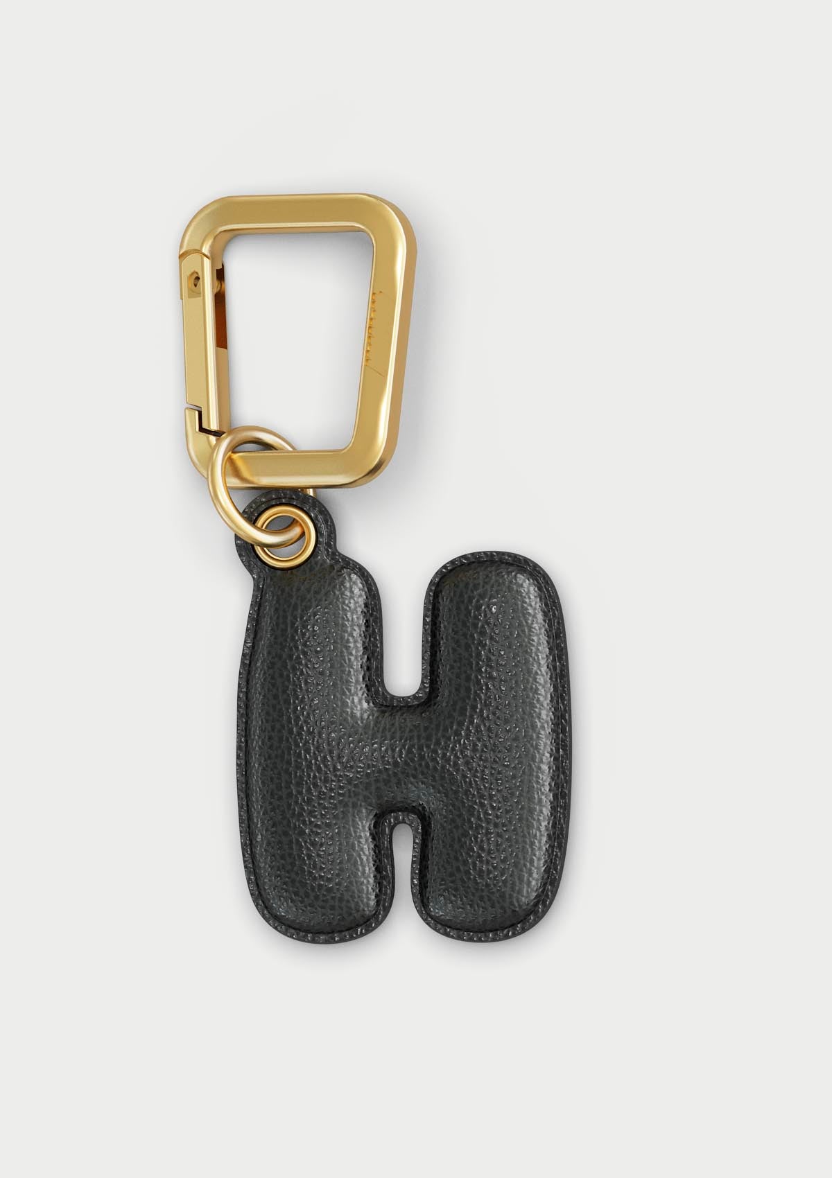Charm Untags per iPhone a forma di lettera H, effetto pelle in colore nero, con moschettone per attaccare l’accessorio alla cover
