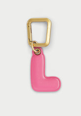 Charm Untags per iPhone a forma di lettera L, effetto pelle in colore rosa, con moschettone per attaccare l’accessorio alla cover