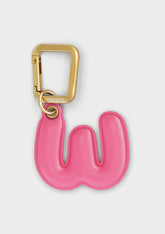 Charm Untags per iPhone a forma di lettera W, effetto pelle in colore rosa, con moschettone per attaccare l’accessorio alla cover